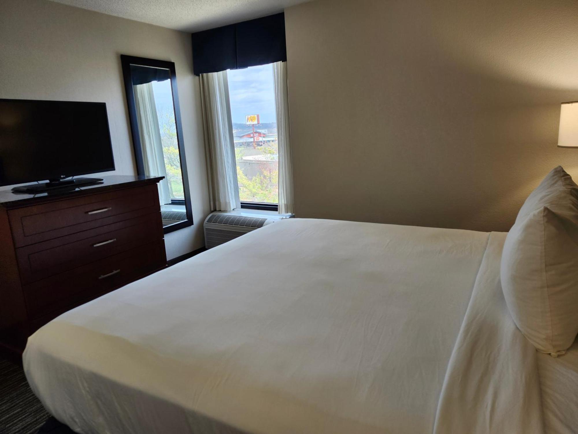 Heritage Inn & Suites St Louis Fenton, Trademark By Wyndham Exterior photo